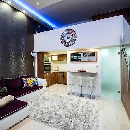 Apartment Apaczai 5 *