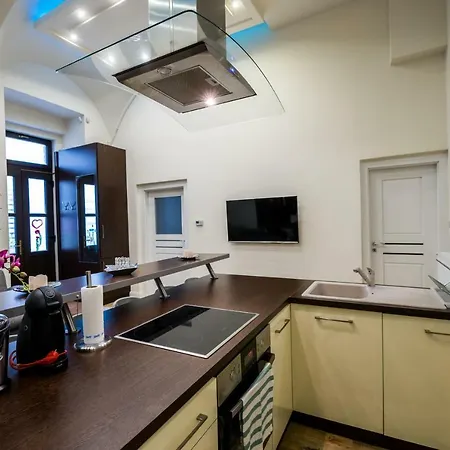 Apartment Apaczai 5 *